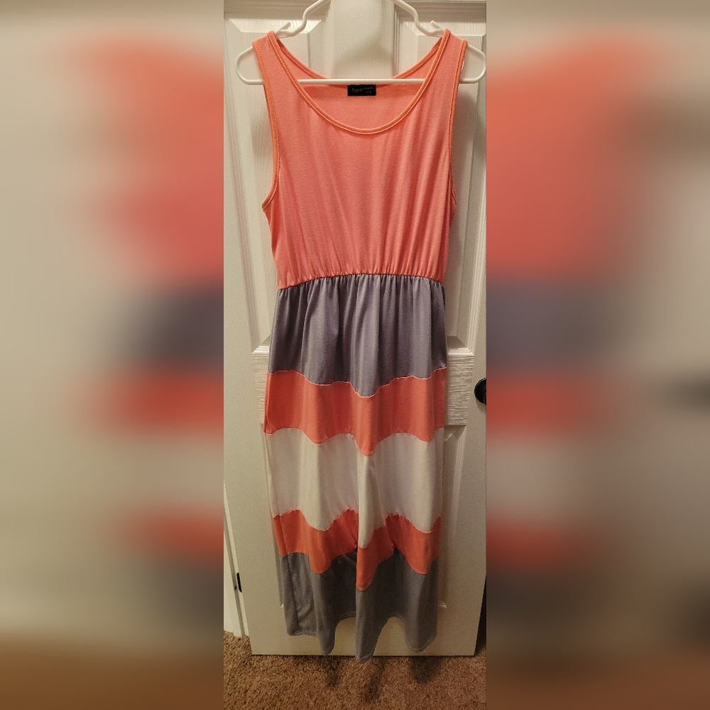 Elegant Sleeveless Midi Dress in Coral and Gray